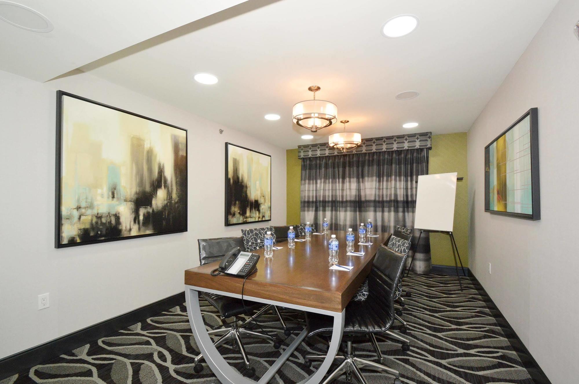Best Western Plus Laguardia Airport Hotel ニューヨーク ビジネス 写真